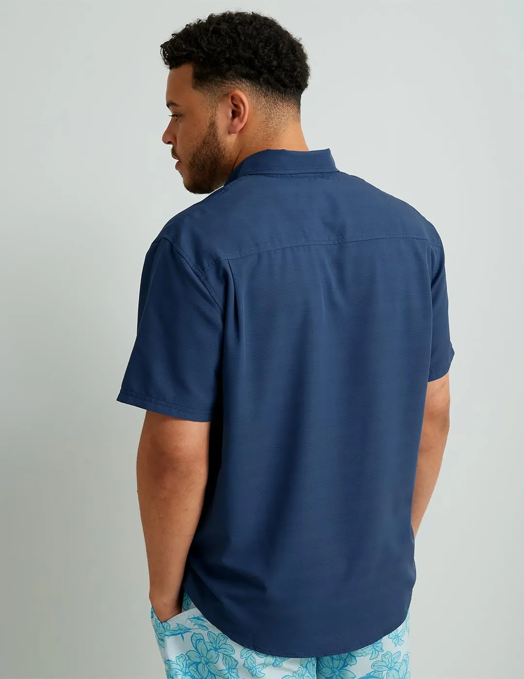 HUK Men's Kona Pattern Short Sleeve Fishing Button Down Shirt