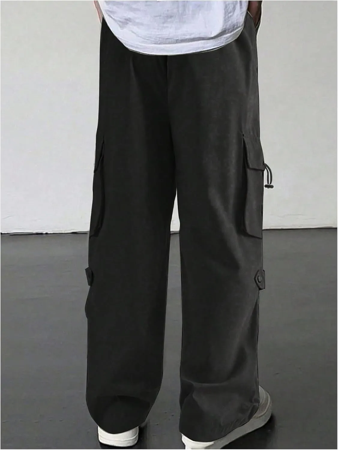 Verdusa Men's Casual Elastic Waist Flap Pockets Loose Cargo Pants Joggers